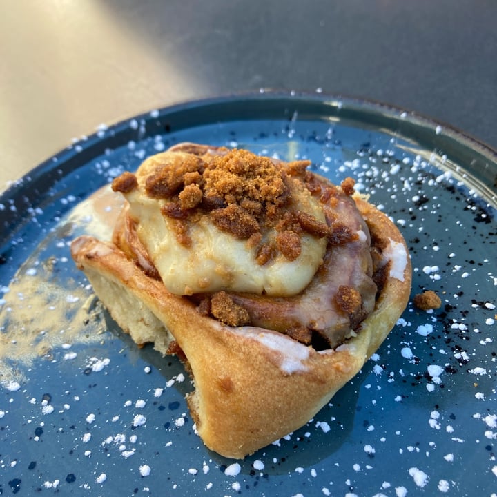 photo of Dragon Lab Cinnamon Roll de lotus shared by @veganwildce on  14 Dec 2021 - review