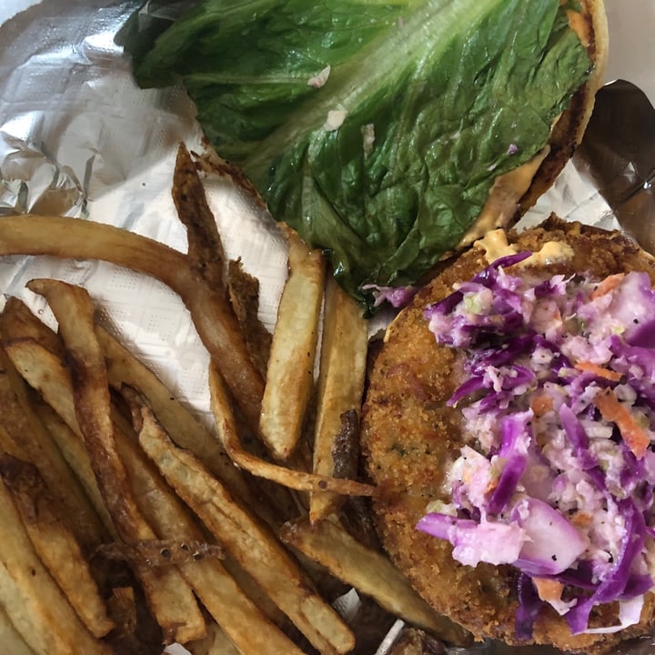 photo of Screamin Vegan Crab Cake Sandwich shared by @sierrarose on  16 Feb 2021 - review