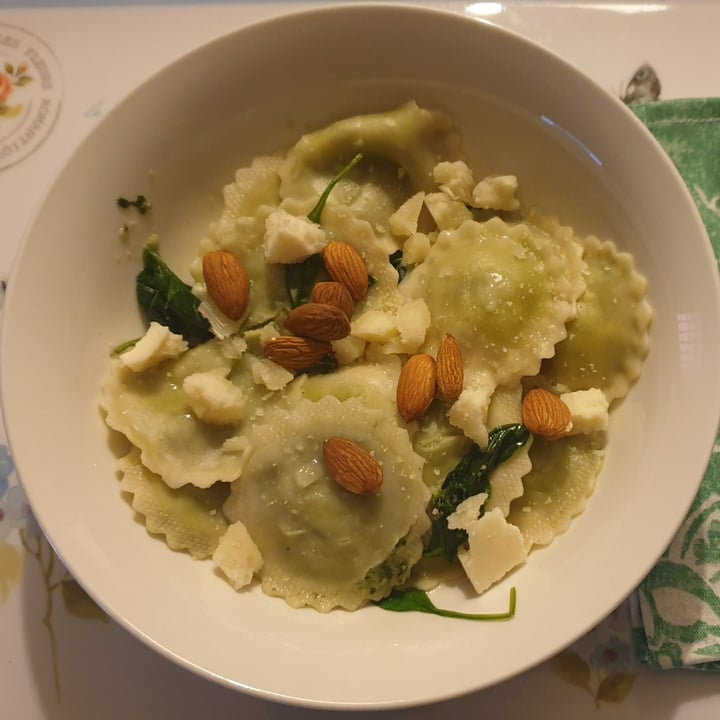 photo of Woolworths Food Spinach & Humus Vegan Ravioli shared by @compassionate1candy on  12 Aug 2022 - review