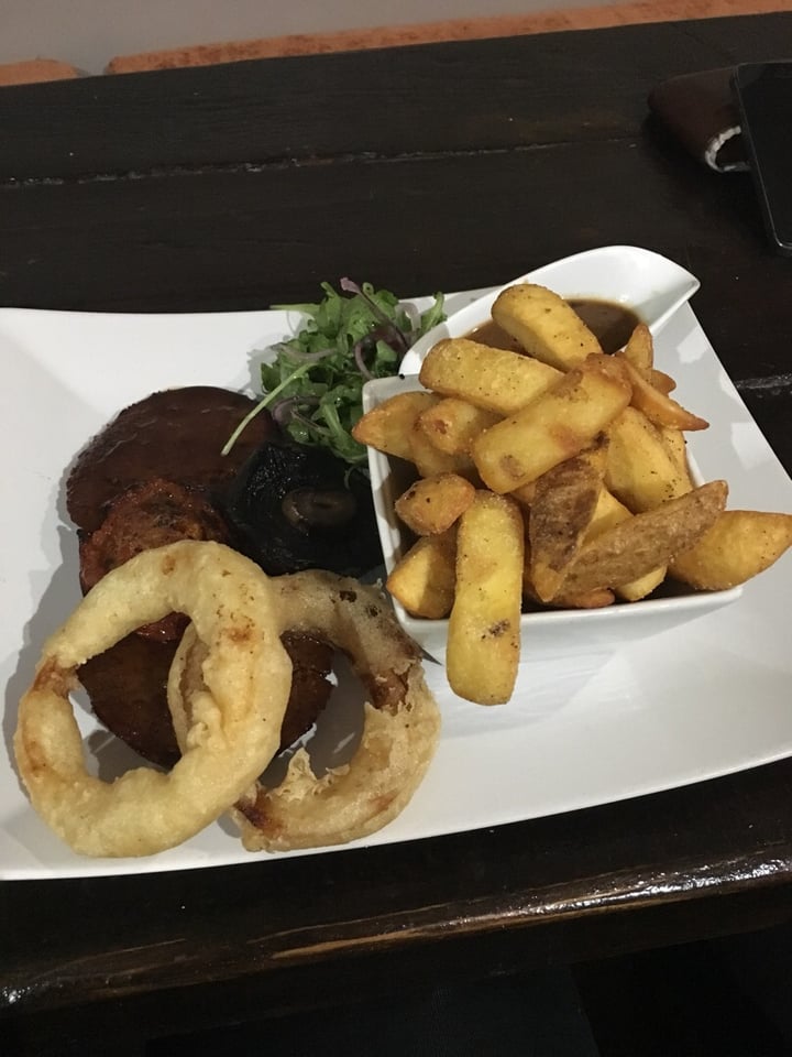 photo of Eat Street Seitan Steak & Chunky Chips shared by @yumbumscum on  02 Aug 2019 - review