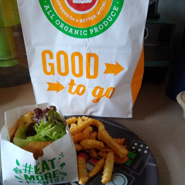 review photo of Next Level Burger Roosevelt Signature burger shared by @artbyhaka on 19 May 2020 - review