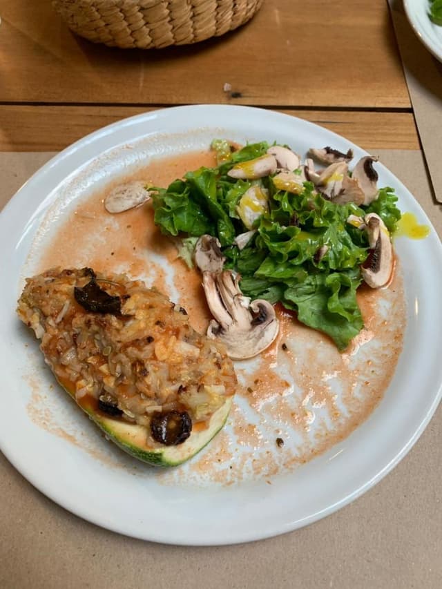 菜肴“Calabacitas rellenas”的照片