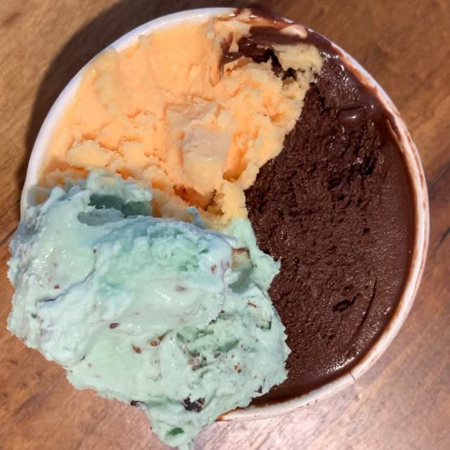 菜肴“Helado de mandarina”的照片