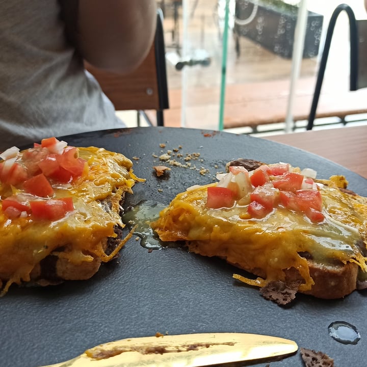 photo of Herbívoro Molletes shared by @fafita3 on  13 Jun 2021 - review