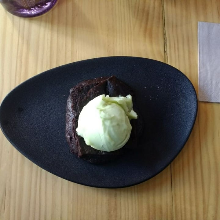 photo of Avocado Love Brownie con helado de aguacate shared by @txispa on  11 Nov 2022 - review