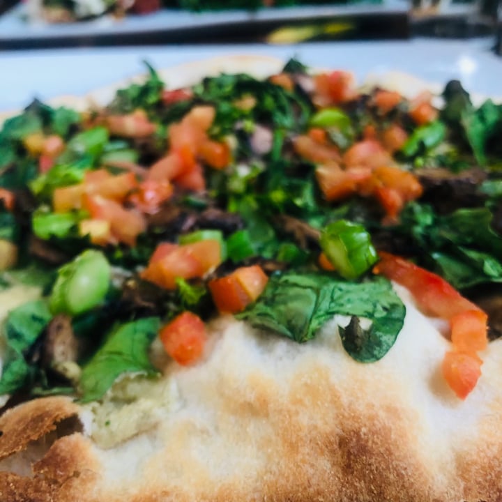 photo of SunCafe White Truffle Pizza shared by @moustachedvegan on  27 Jun 2021 - review