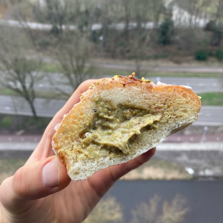 photo of Life's a Peach Pistachio Donut shared by @david- on  24 Feb 2022 - review