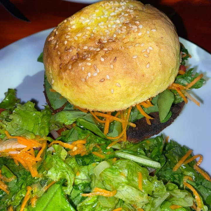 review photo of Clover Cervecería Hamburguesa vegana shared by @aguscarb on 22 Nov 2021 - review