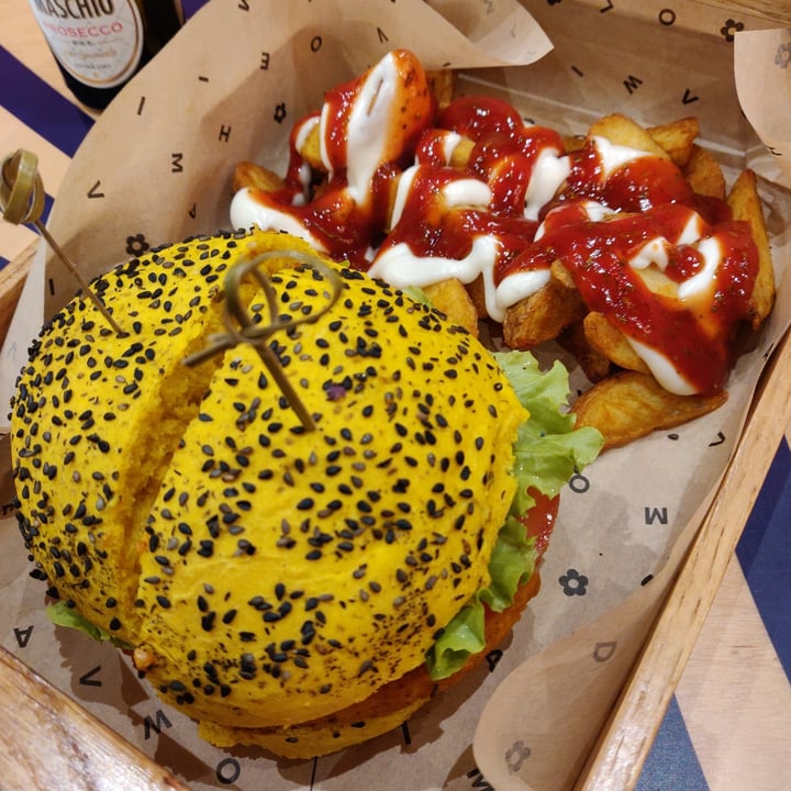 photo of Flower Burger Funky Cecio shared by @melissa30 on  20 Apr 2022 - review