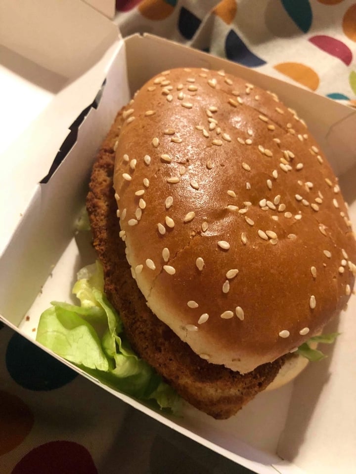 photo of KFC Vegan Burger shared by @joanner1999 on  10 Jan 2020 - review