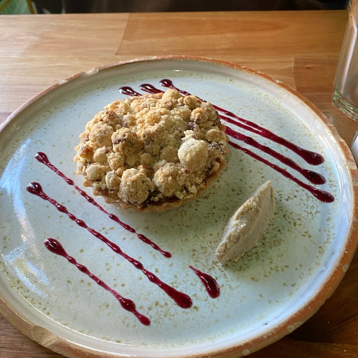 photo of Eggs & Greens Café crumble de manzana shared by @inespressable on  02 Jul 2022 - review