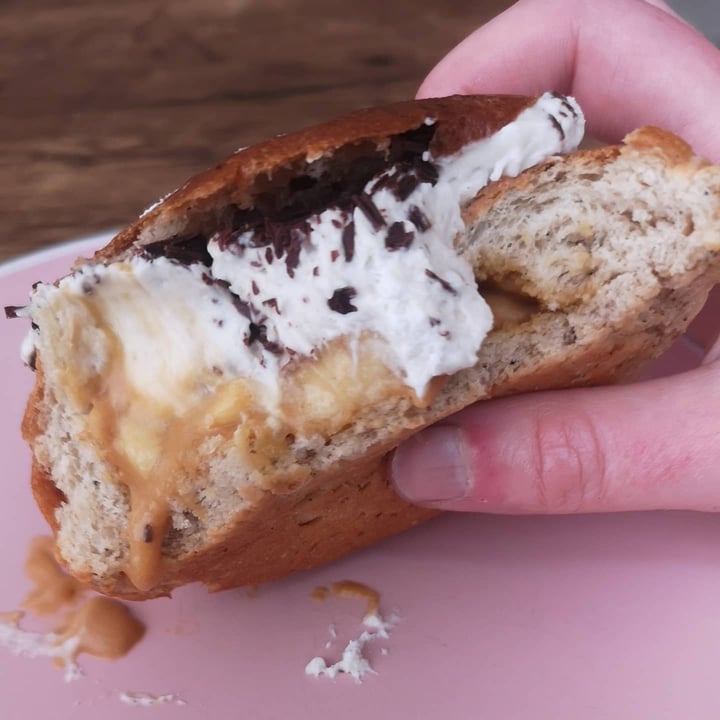 review photo of Honeytrap Bakery Banoffee Semlor shared by @juliamath on 16 May 2021 - review