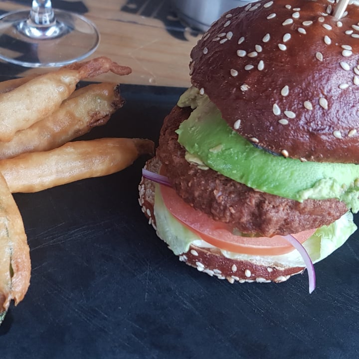 photo of Tiger's Milk Bedfordview Pretender Beyond Burger shared by @lkapelari on  15 Oct 2021 - review