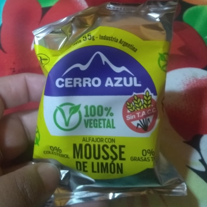 review photo of Cerro Azul Alfajor con Mousse de Limón shared by @rorro on 24 May 2021 - review