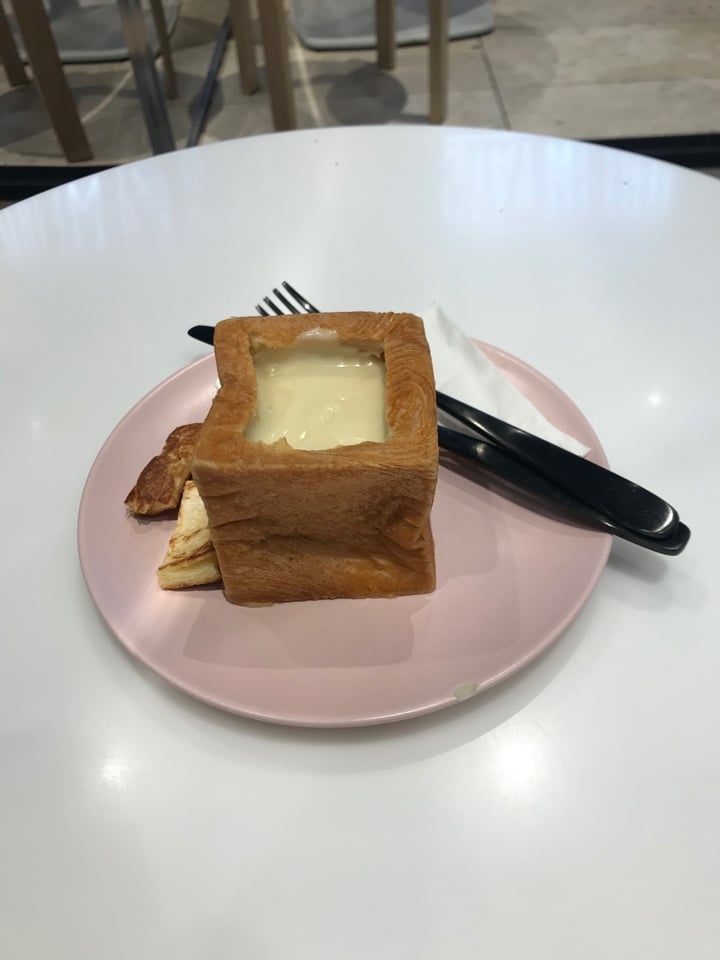 review photo of Weirdoughs (Temporarily Closed) Fondue In Cube Croissant shared by @katharinakk on 03 Mar 2020 - review