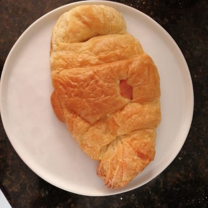review photo of Panadería Rocks Croissant de jamón y queso shared by @sandramsr on 29 Jun 2021 - review