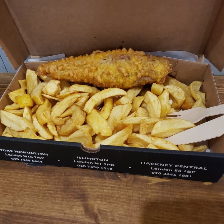 photo of Sutton and Sons Fish and Chips Fish and chips shared by @rebelleserieuse on  11 Nov 2022 - review