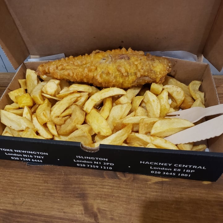 photo of Sutton and Sons Fish and Chips Fish and chips shared by @rebelleserieuse on  11 Nov 2022 - review
