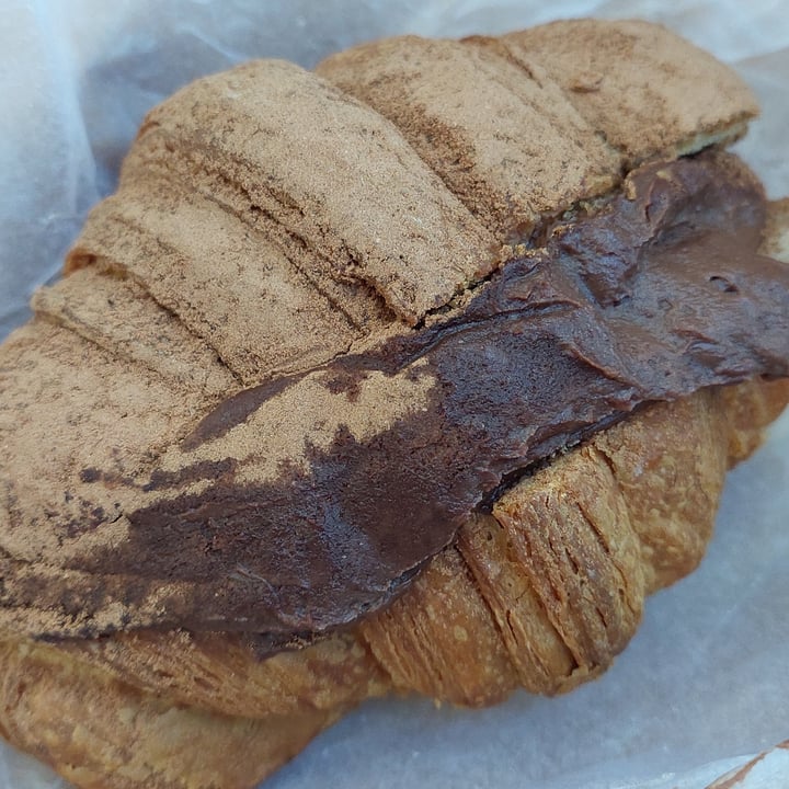 review photo of Gordo Vegano Croissant rellena con crema pastelera shared by @milacamilag on 04 Apr 2022 - review