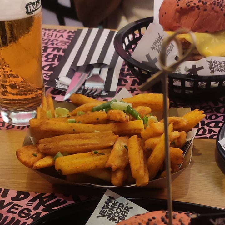 photo of Vegan Junk Food Bar Spicy XL Fries shared by @marinitaa on  10 Sep 2021 - review