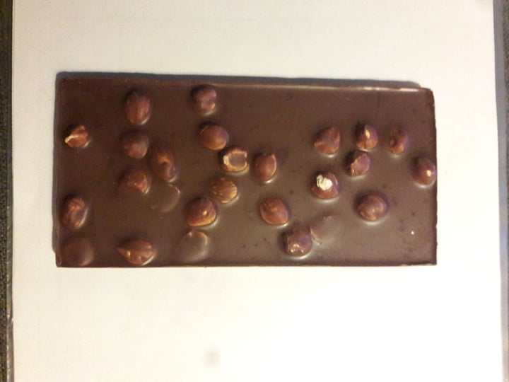 photo of Veganz Chocolate Roasted Hazelnut shared by @hamburgerdeern91 on  15 Feb 2020 - review