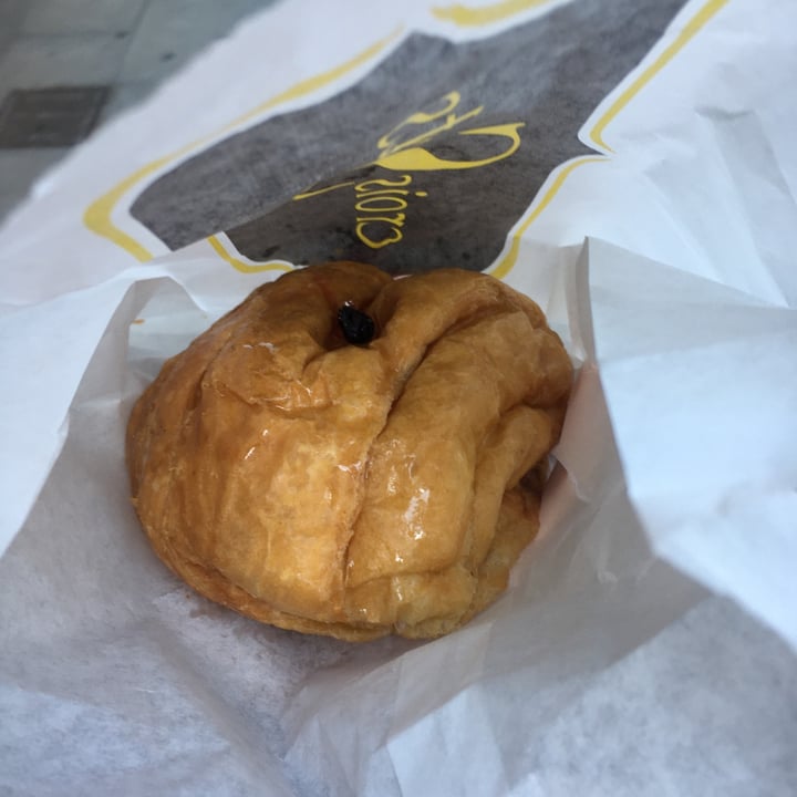 photo of CroisSants Croissant with Blueberry-Cream Cheese shared by @darkprincess97 on  01 Feb 2022 - review