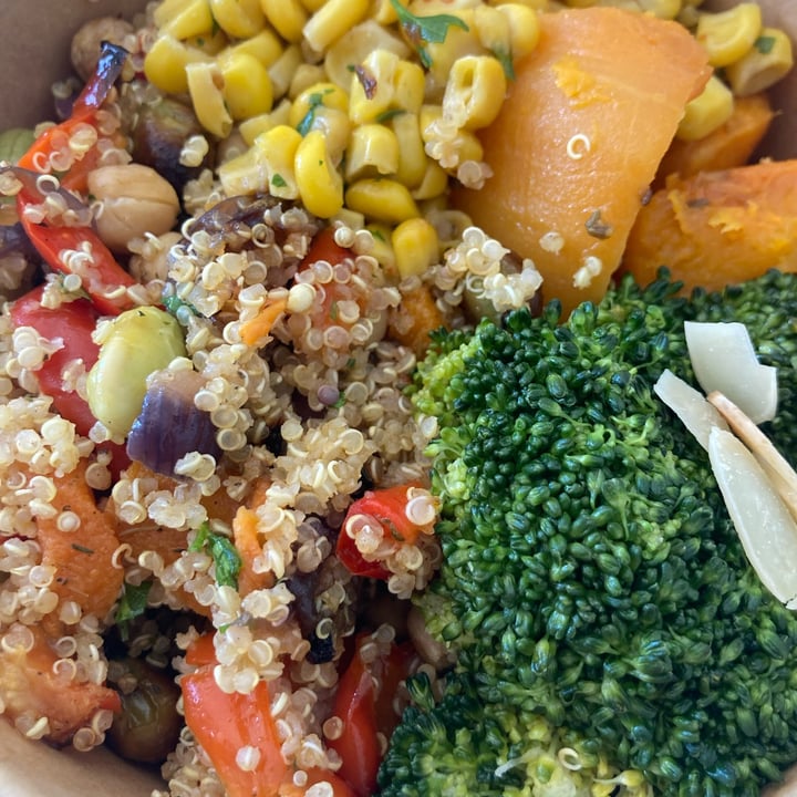 review photo of Giovannis Veggie Buddha Bowl shared by @emmaclairepeter on 08 Oct 2022 - review