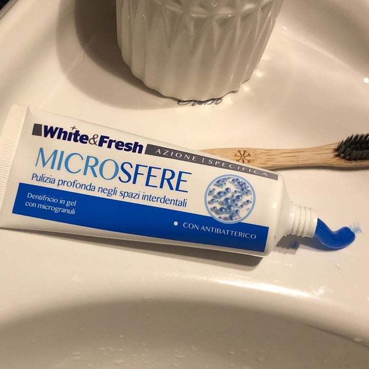 photo of White & Fresh Dentifricio in gel shared by @cristinasummers on  08 May 2022 - review