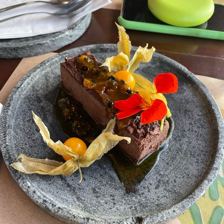 photo of Banana Verde Restaurant torta de chocolate com coulis de maracuja shared by @rurosrmb on  09 Jul 2022 - review