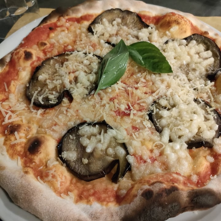 photo of Pizzeria Frontoni Vegan pizza parmigiana shared by @gianluca88 on  27 Jun 2022 - review