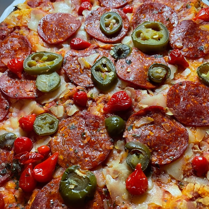 photo of Plant Kitchen (M&S) Woodfired hot and spicy pepperoni pizza shared by @bryanvegan on  18 Nov 2022 - review