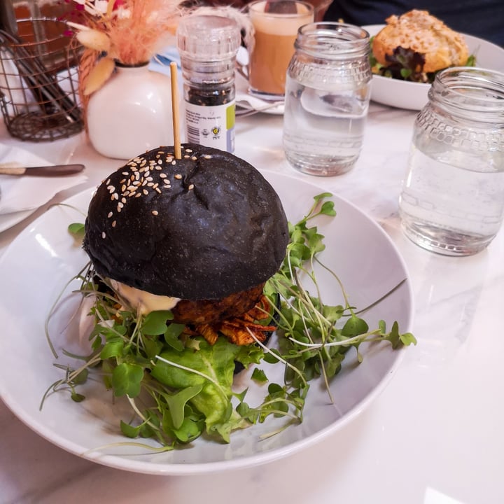 photo of Valeo Wholefoods Cafe Urban Vegan Burger shared by @gratefulvegan on  13 Apr 2021 - review