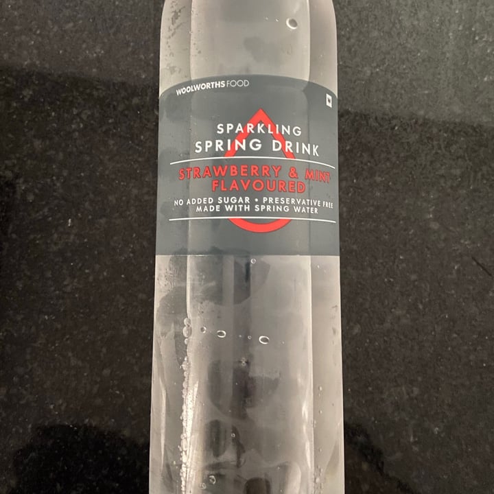 photo of Woolworths Food Strawberry and Mint Flavoured Sparkling Water shared by @plantbasedstorm on  26 Oct 2020 - review