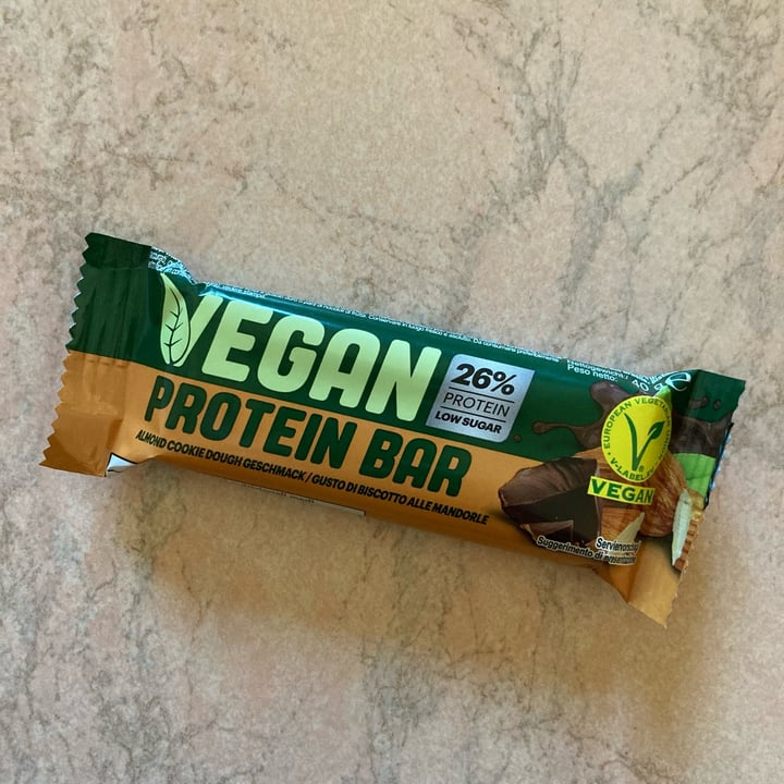 photo of Vemondo  vegan protein bar almond cookie shared by @alessandrozucca on  25 Aug 2022 - review