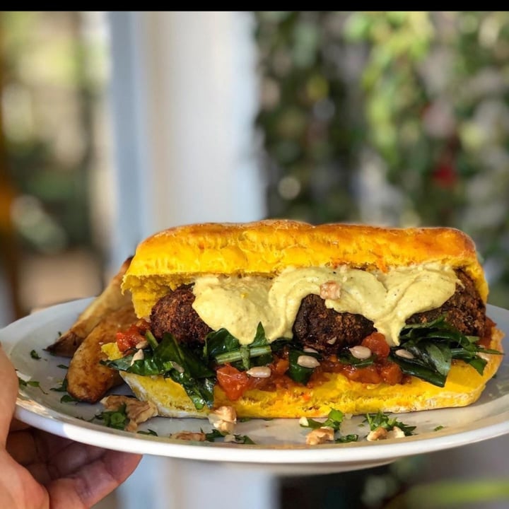 photo of Artemisia Sandwich de albóndigas shared by @tadegrimberg on  11 Jul 2020 - review
