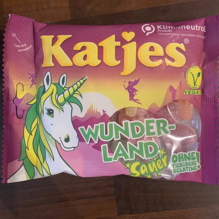 review photo of Katjes Wunder-Land Sauer (Sour) shared by @celineschomerus on 17 Aug 2021 - review