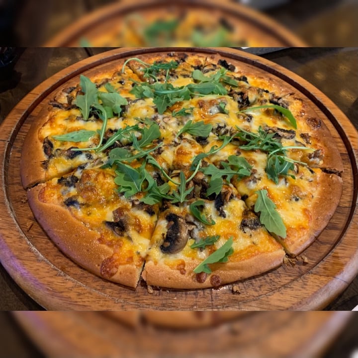 photo of Harry's Harbourfront Mushroom & Truffle Flatbread Pizza shared by @pbl on  26 Dec 2020 - review