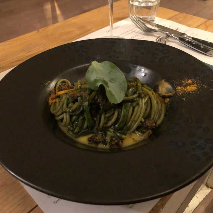 photo of Romeow Cat Bistrot Spaghettone di Gragnano con fitoplancton marino, foglia d’ostrica,salicornia, zucchine , capperi croccanti e coulis di pomodorini gialli shared by @mia211 on  01 Aug 2022 - review