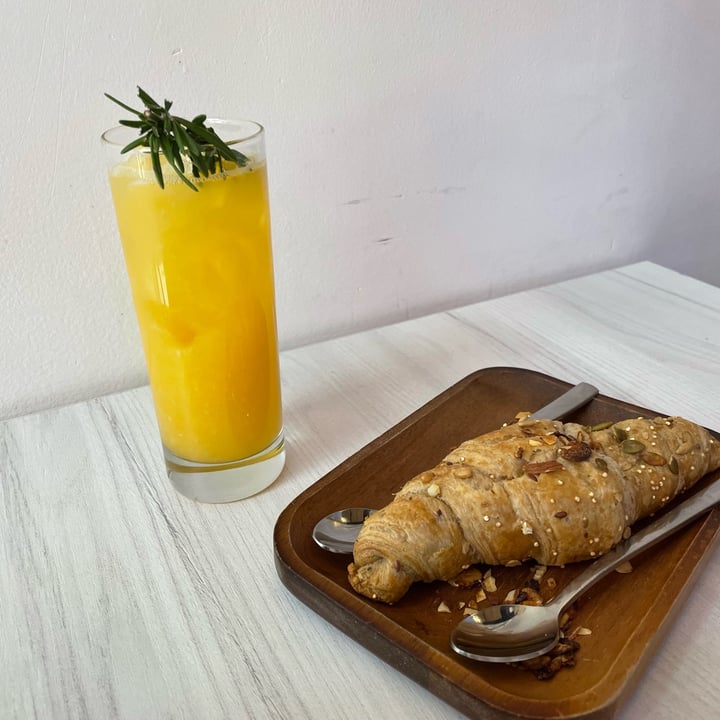 photo of Pura Vida veggie and vegan Croissant De Almendras. shared by @laura13vz on  02 Jun 2022 - review