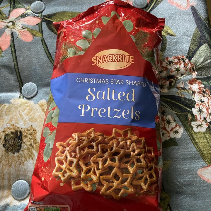 photo of SnackRite Snackrite Christmas Star Shaped Salted Pretzels shared by @voyagingherbivore on  22 Dec 2021 - review