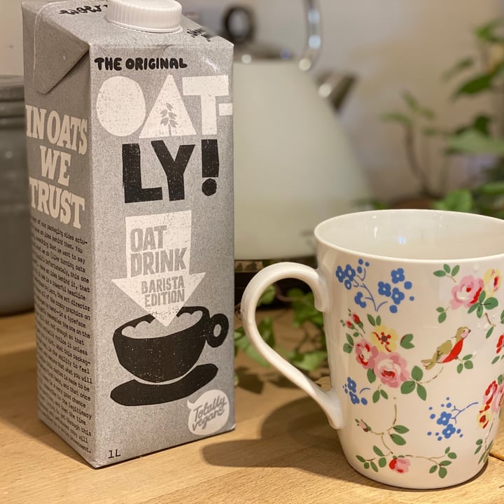 review photo of Oatly Oat Drink Barista Edition shared by @chantellerebeccad on 13 Jan 2021 - review