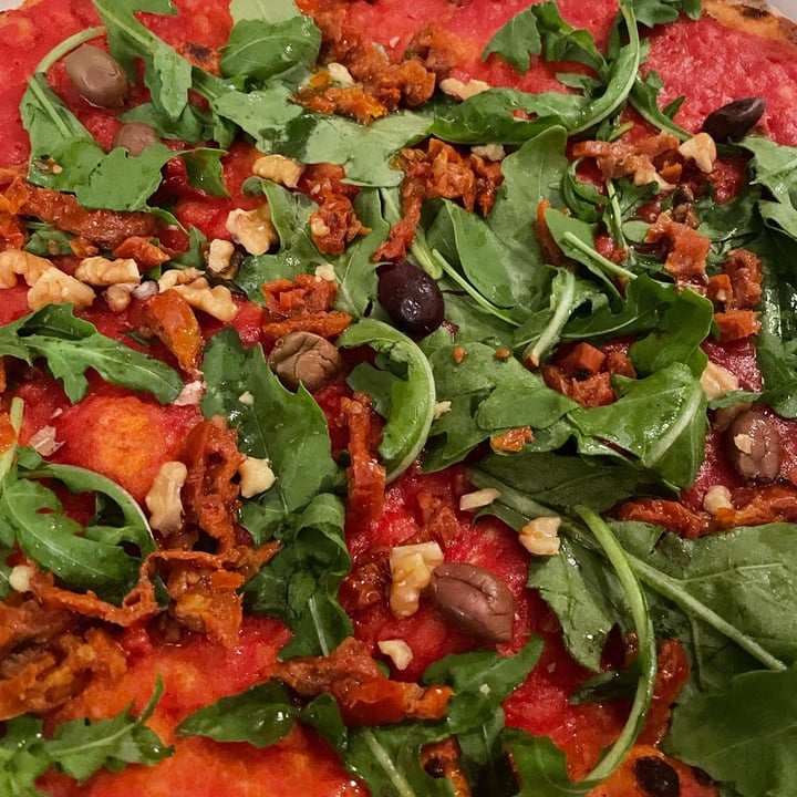 review photo of Zio Pachino pizza vegana Con Pomodoro, Rughetta, Pomodorini Secchi Noci Ed Olive Taggiasche shared by @ariadne on 29 Aug 2022 - review
