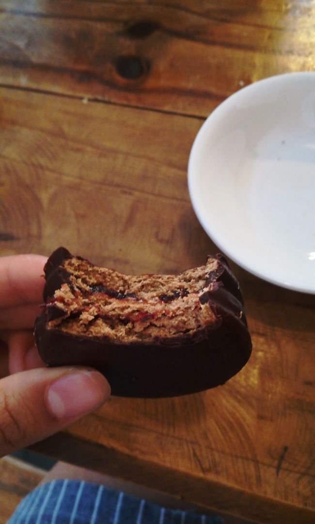 review photo of Livres Restocafé Alfajor shared by @camileinchonwei on 24 Jan 2020 - review