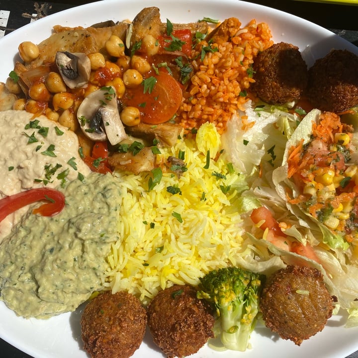 photo of Veggie Liebe Falafel bowl shared by @valeborrons on  23 Apr 2022 - review