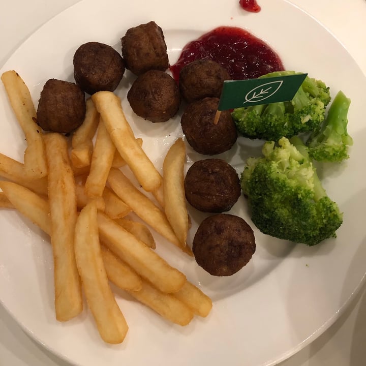 photo of IKEA Alexandra Plant balls with fries (veganised) shared by @emelty on  24 Oct 2020 - review
