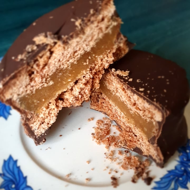 review photo of Laguz Alfajor Dulce de Alemendras shared by @naifdelsur on 01 May 2021 - review