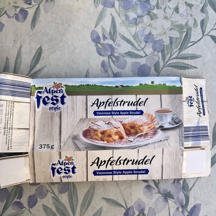 photo of Alpen fest style Apfelstrudel shared by @francineveg on  14 Sep 2022 - review