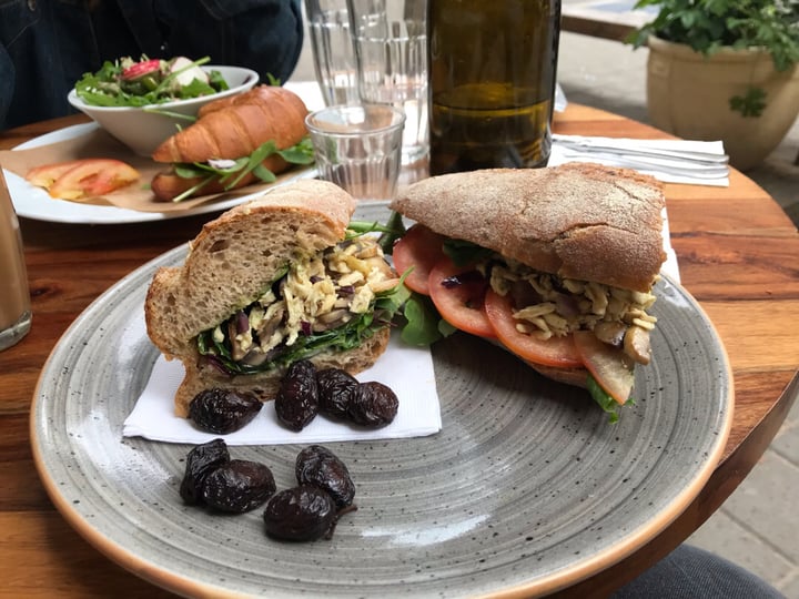photo of Michelangelo Cafe Tofu scramble sandwich shared by @noamb on  22 Aug 2019 - review