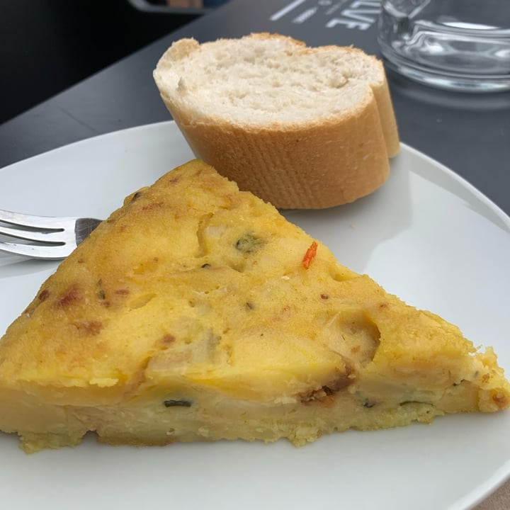 photo of Duzu Kafe Taberna Tortilla de patatas y verduras shared by @helenpfuertes on  04 Aug 2022 - review