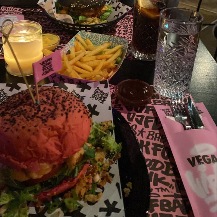 photo of Vegan Junk Food Bar Big daddy burger shared by @matteodeiana on  10 Mar 2022 - review